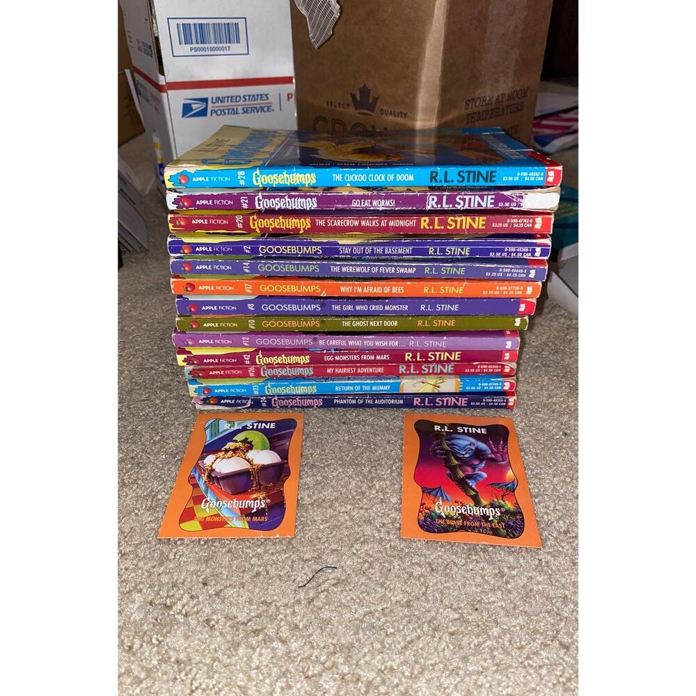 lot of 13 goosebumps books RL Stine with‎ 2 trading cards